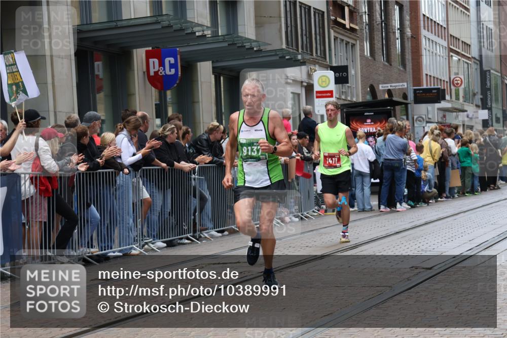 13.09.2026 - 21. swb-Marathon Bremen Strokosch-Dieckow http://msf.ph/oto/10389991 13.09.2026 13:01:26 Ziel 1614, 4696, 4739, 5369, 5601, 7950, 9137, 13063, 13168, 1411, 1619, 3019, 4118, 4328, 5663, 5996 meine-sportfotos.de