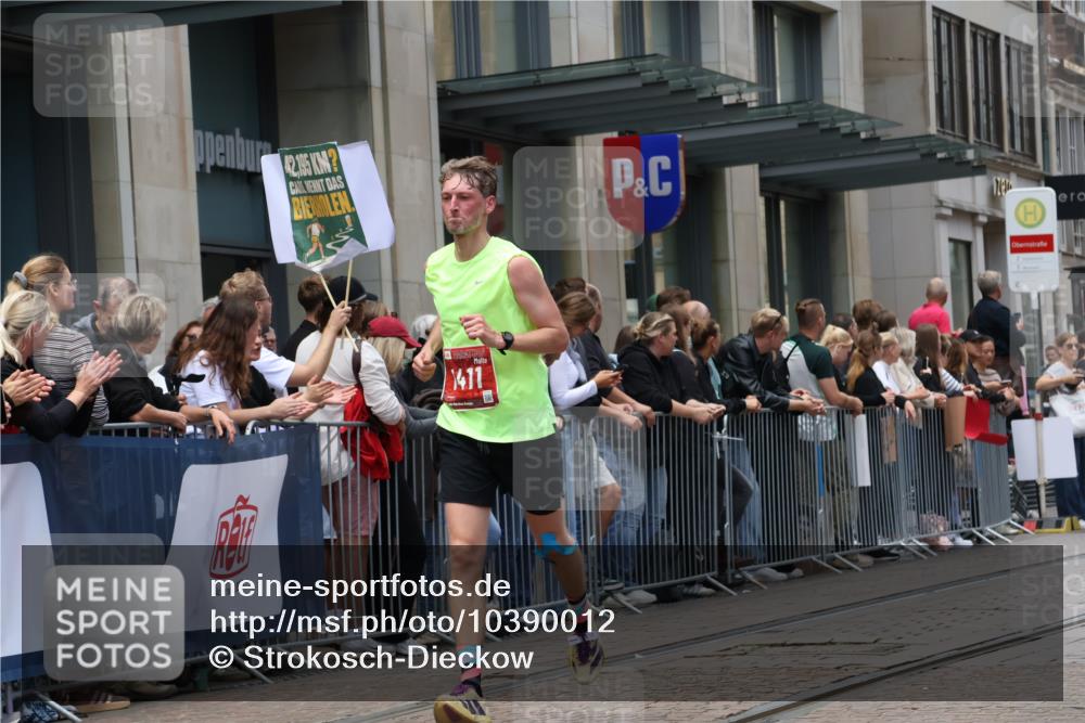 13.09.2026 - 21. swb-Marathon Bremen Strokosch-Dieckow http://msf.ph/oto/10390012 13.09.2026 13:01:29 Ziel 1614, 4696, 4739, 5369, 5601, 7950, 9137, 9233, 13168, 1411, 1619, 3019, 4118, 4328, 5996, 13063 meine-sportfotos.de