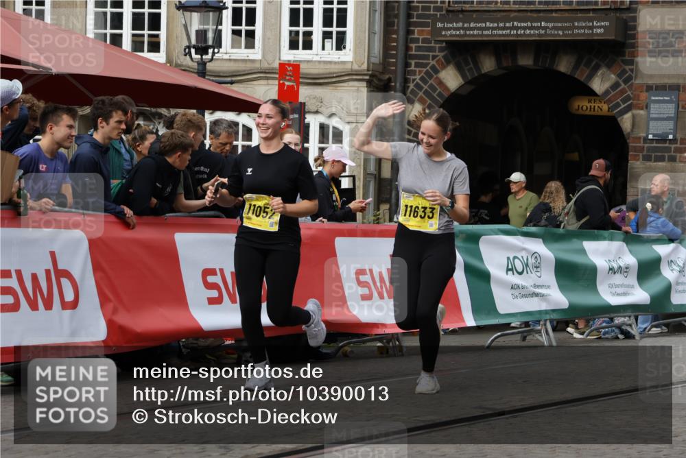 13.09.2026 - 21. swb-Marathon Bremen Strokosch-Dieckow http://msf.ph/oto/10390013 13.09.2026 11:12:24 Ziel 10490, 10582, 11585, 12012, 10354, 10743, 10874, 10875, 10909, 11090, 12497 meine-sportfotos.de