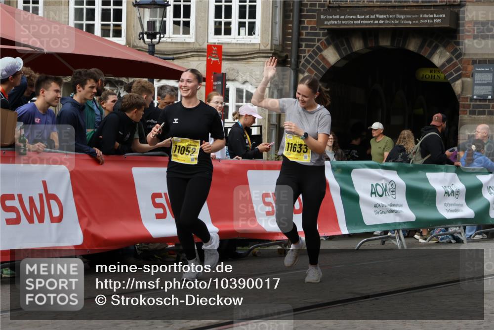 13.09.2026 - 21. swb-Marathon Bremen Strokosch-Dieckow http://msf.ph/oto/10390017 13.09.2026 11:12:24 Ziel 10490, 10582, 11585, 12012, 10354, 10743, 10874, 10875, 10909, 11090, 12497 meine-sportfotos.de