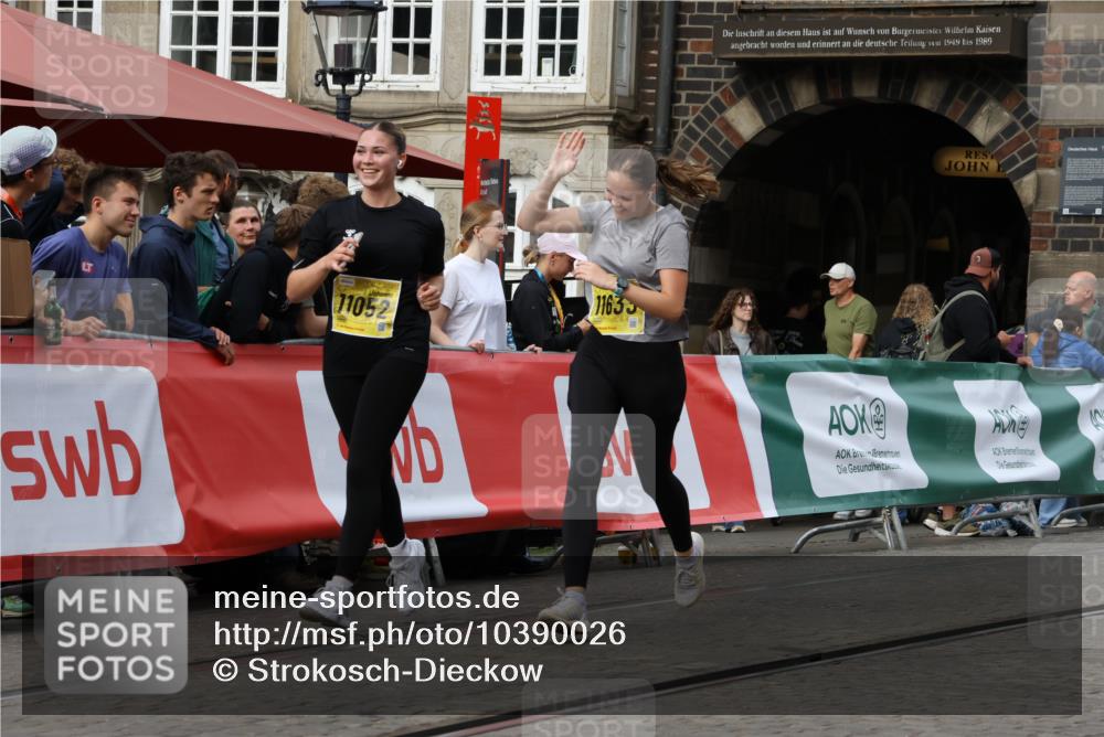 13.09.2026 - 21. swb-Marathon Bremen Strokosch-Dieckow http://msf.ph/oto/10390026 13.09.2026 11:12:25 Ziel 10490, 10582, 11585, 12012, 10354, 10743, 10874, 10875, 10909, 11090, 12234, 12497 meine-sportfotos.de