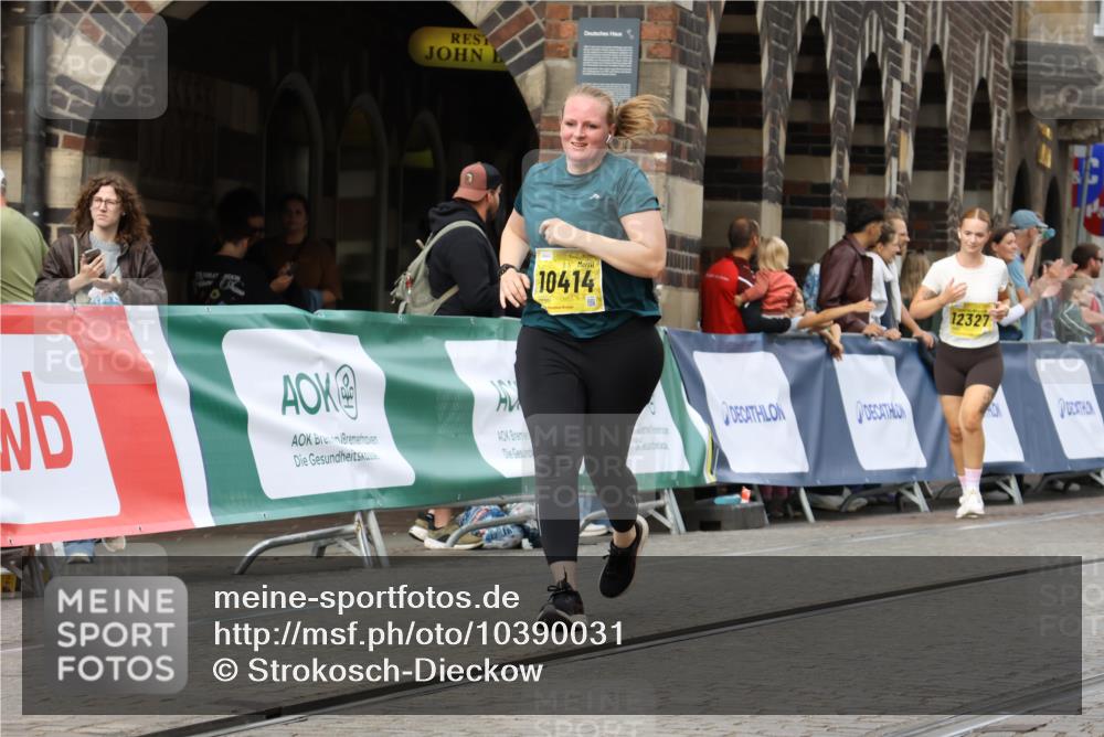13.09.2026 - 21. swb-Marathon Bremen Strokosch-Dieckow http://msf.ph/oto/10390031 13.09.2026 11:12:28 Ziel 10490, 11052, 11585, 11633, 12012, 10354, 10743, 10874, 10875, 11090, 11657, 12234, 12497 meine-sportfotos.de