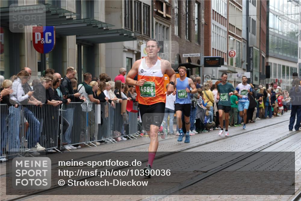 13.09.2026 - 21. swb-Marathon Bremen Strokosch-Dieckow http://msf.ph/oto/10390036 13.09.2026 13:01:35 Ziel 1614, 4696, 4739, 5601, 7950, 9137, 9233, 1411, 4118, 4328, 5369, 5996, 13063, 13168 meine-sportfotos.de