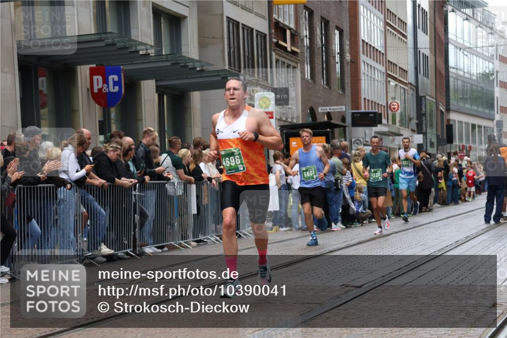 13.09.2026 - 21. swb-Marathon Bremen Strokosch-Dieckow http://msf.ph/oto/10390041 13.09.2026 13:01:35 Ziel 1614, 4696, 4739, 5601, 7950, 9137, 9233, 1411, 4118, 4328, 5369, 5996, 13063, 13168 meine-sportfotos.de