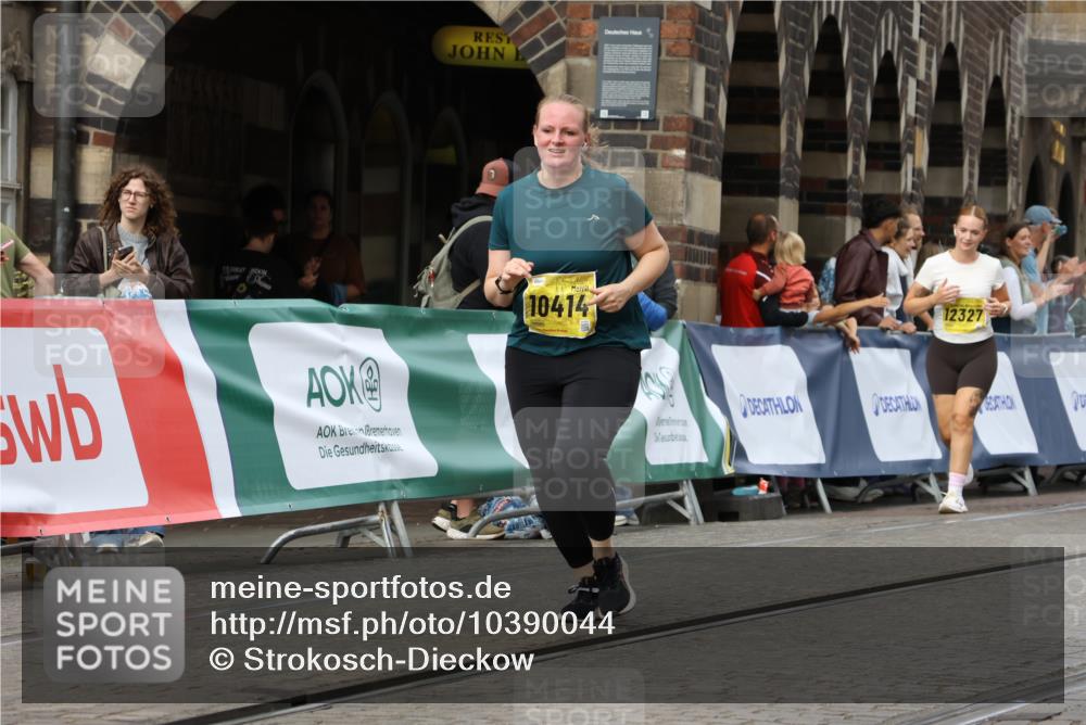 13.09.2026 - 21. swb-Marathon Bremen Strokosch-Dieckow http://msf.ph/oto/10390044 13.09.2026 11:12:28 Ziel 10490, 11052, 11585, 11633, 12012, 10354, 10743, 10874, 10875, 11090, 11657, 12234, 12497 meine-sportfotos.de