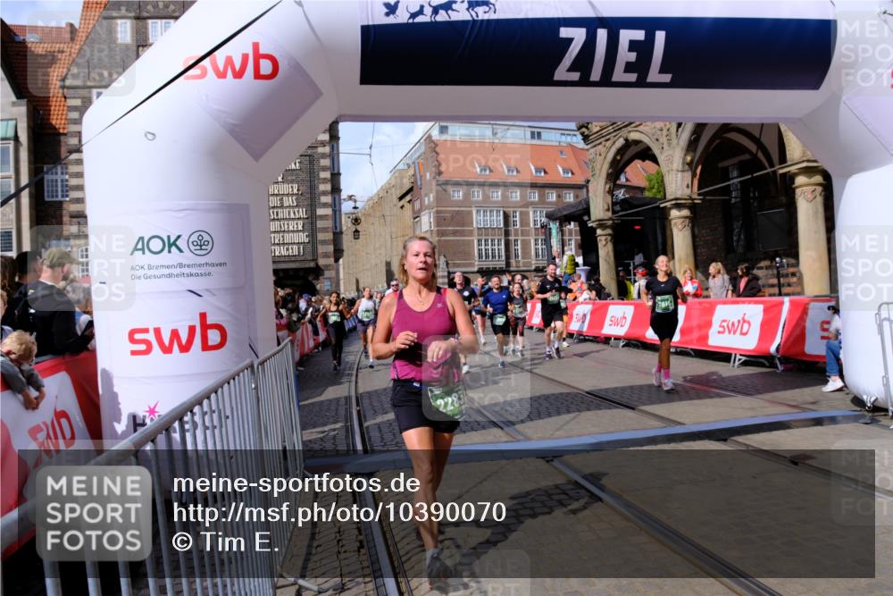13.09.2026 - 21. swb-Marathon Bremen Tim E. http://msf.ph/oto/10390070 13.09.2026 13:33:39 Ziel 831, 1124, 2283, 2393, 2980, 4052, 4219, 4243, 4260, 4492, 4536, 4543, 4565, 5040, 5324, 5560, 5660, 5726, 5790, 5861, 5862, 5914, 6256, 6421, 6597, 6614, 6777, 6882, 6915, 6997, 7145, 7421, 7467, 7789, 7830, 8093, 8177, 8501, 8599, 8602, 9206, 9616, 9856, 9883, 13084, 13101 meine-sportfotos.de