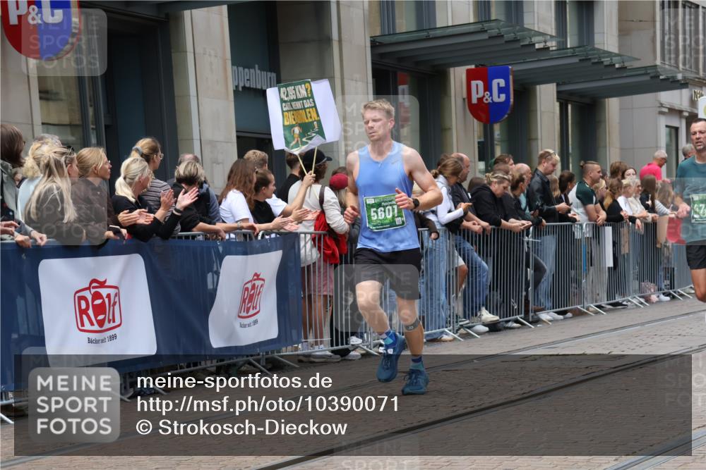 13.09.2026 - 21. swb-Marathon Bremen Strokosch-Dieckow http://msf.ph/oto/10390071 13.09.2026 13:01:38 Ziel 1614, 1667, 4696, 4739, 5601, 9233, 1411, 4118, 4328, 5369, 5996, 7950, 9137, 13063, 13168 meine-sportfotos.de