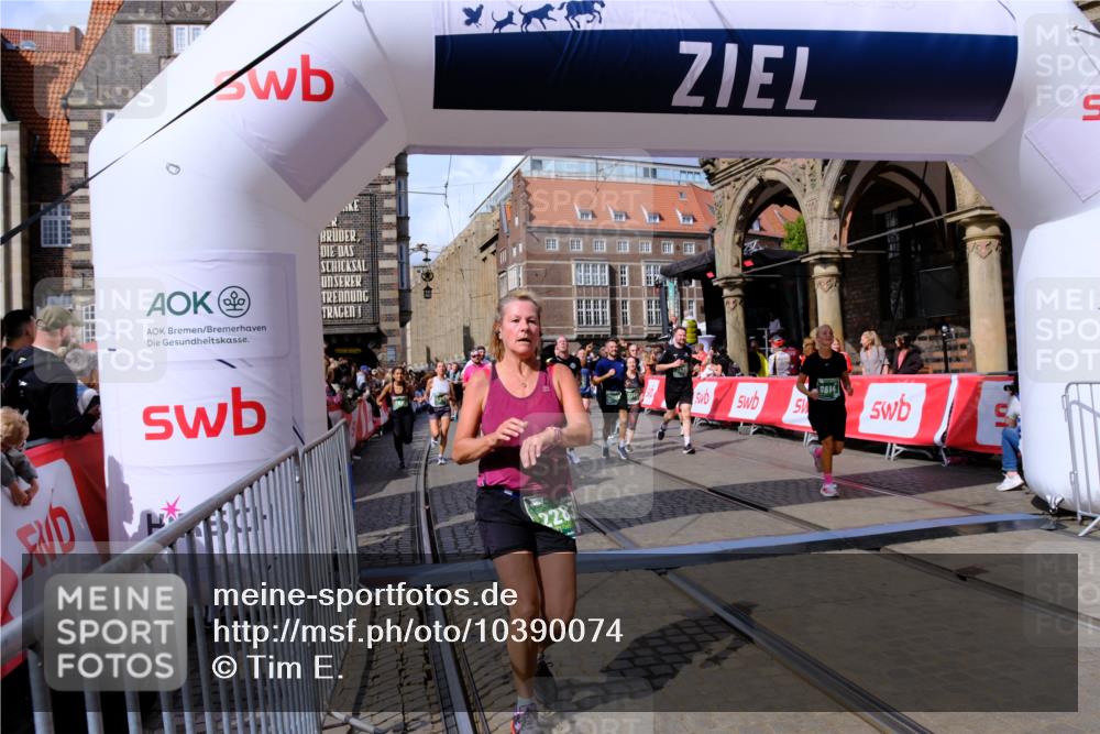 13.09.2026 - 21. swb-Marathon Bremen Tim E. http://msf.ph/oto/10390074 13.09.2026 13:33:39 Ziel 831, 1124, 2283, 2393, 2980, 4052, 4219, 4243, 4260, 4492, 4536, 4543, 4565, 5040, 5324, 5560, 5660, 5726, 5790, 5861, 5862, 5914, 6256, 6421, 6597, 6614, 6777, 6882, 6915, 6997, 7145, 7421, 7467, 7789, 7830, 8093, 8177, 8501, 8599, 8602, 9206, 9616, 9856, 9883, 13084, 13101 meine-sportfotos.de