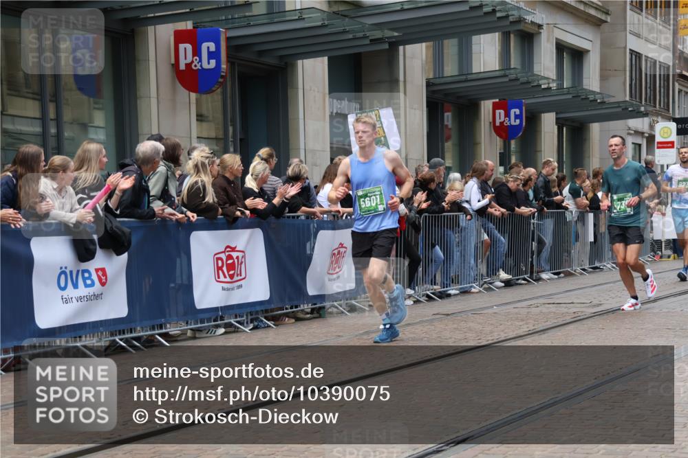 13.09.2026 - 21. swb-Marathon Bremen Strokosch-Dieckow http://msf.ph/oto/10390075 13.09.2026 13:01:39 Ziel 1614, 1667, 4696, 4739, 5601, 9233, 1411, 4118, 5369, 5996, 7950, 9137, 13063, 13168 meine-sportfotos.de