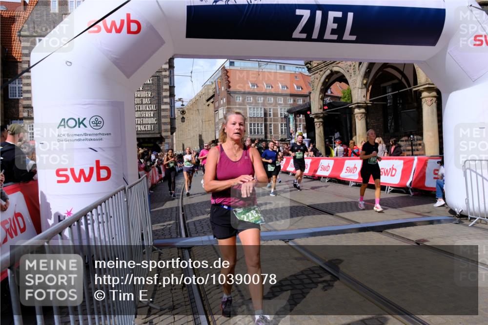 13.09.2026 - 21. swb-Marathon Bremen Tim E. http://msf.ph/oto/10390078 13.09.2026 13:33:39 Ziel 831, 1124, 2283, 2393, 2980, 4052, 4219, 4243, 4260, 4492, 4536, 4543, 4565, 5040, 5324, 5560, 5660, 5726, 5790, 5861, 5862, 5914, 6256, 6421, 6597, 6614, 6777, 6882, 6915, 6997, 7145, 7421, 7467, 7789, 7830, 8093, 8177, 8501, 8599, 8602, 9206, 9616, 9856, 9883, 13084, 13101 meine-sportfotos.de