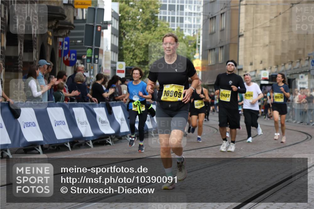 13.09.2026 - 21. swb-Marathon Bremen Strokosch-Dieckow http://msf.ph/oto/10390091 13.09.2026 11:12:37 Ziel 10213, 10406, 10414, 11052, 11633, 11716, 12012, 12327, 10354, 10483, 10743, 11657, 12234, 12423 meine-sportfotos.de