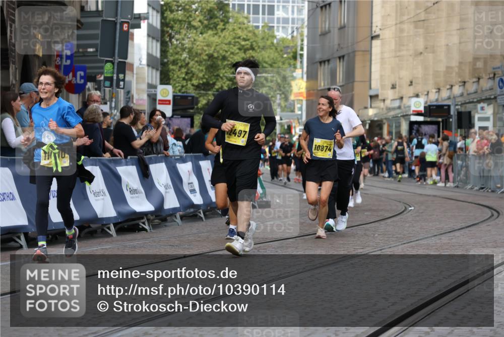 13.09.2026 - 21. swb-Marathon Bremen Strokosch-Dieckow http://msf.ph/oto/10390114 13.09.2026 11:12:39 Ziel 10213, 10406, 10414, 10909, 11052, 11633, 11716, 12012, 12327, 10483, 11657, 11671, 11832, 12234, 12423 meine-sportfotos.de