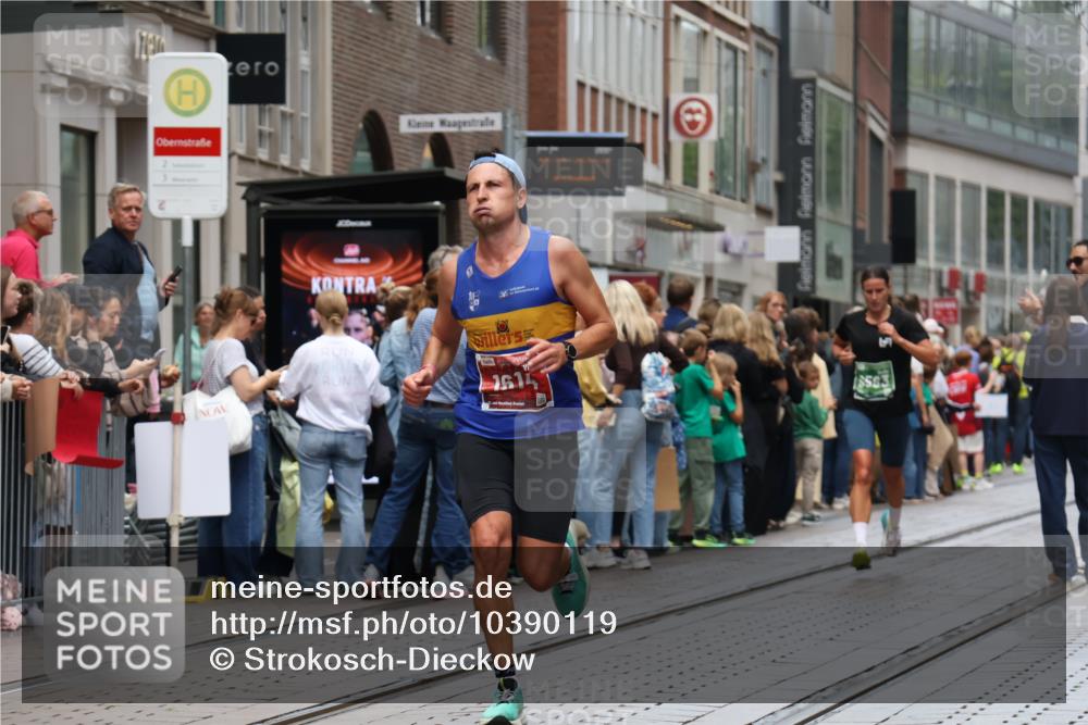 13.09.2026 - 21. swb-Marathon Bremen Strokosch-Dieckow http://msf.ph/oto/10390119 13.09.2026 13:01:56 Ziel 1667, 9583, 1614, 4696, 4739, 5369, 5601, 7950, 9137, 9233, 13168 meine-sportfotos.de
