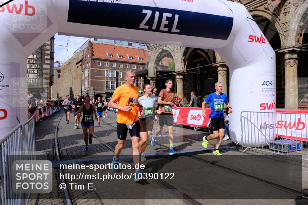 13.09.2026 - 21. swb-Marathon Bremen Tim E. http://msf.ph/oto/10390122 13.09.2026 13:33:52 Ziel 930, 2405, 2872, 2960, 3201, 3562, 3761, 4052, 4219, 4490, 4543, 5560, 5660, 5726, 5861, 5862, 6256, 6421, 6538, 6597, 6808, 6844, 6882, 6997, 7126, 7523, 7633, 7652, 7832, 7863, 8093, 8177, 8501, 8599, 8602, 8691, 9206, 9390, 9508, 9883, 10114, 13078 meine-sportfotos.de