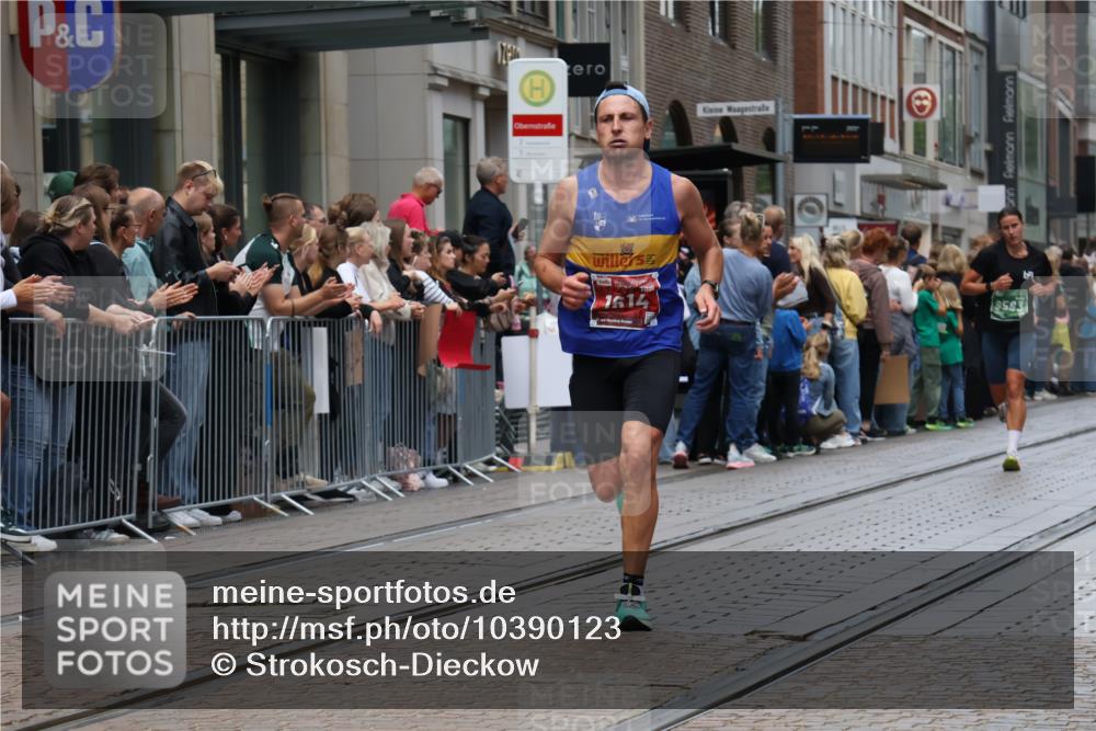 13.09.2026 - 21. swb-Marathon Bremen Strokosch-Dieckow http://msf.ph/oto/10390123 13.09.2026 13:01:57 Ziel 1667, 9583, 1614, 4696, 4739, 5369, 5601, 7950, 9137, 9233, 13168 meine-sportfotos.de