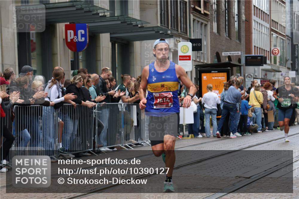 13.09.2026 - 21. swb-Marathon Bremen Strokosch-Dieckow http://msf.ph/oto/10390127 13.09.2026 13:01:58 Ziel 1667, 9583, 1614, 4696, 4739, 5601, 7950, 9137, 9233, 13168 meine-sportfotos.de