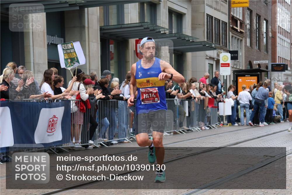 13.09.2026 - 21. swb-Marathon Bremen Strokosch-Dieckow http://msf.ph/oto/10390130 13.09.2026 13:01:58 Ziel 1667, 9583, 1614, 4696, 4739, 5601, 7950, 9137, 9233, 13168 meine-sportfotos.de