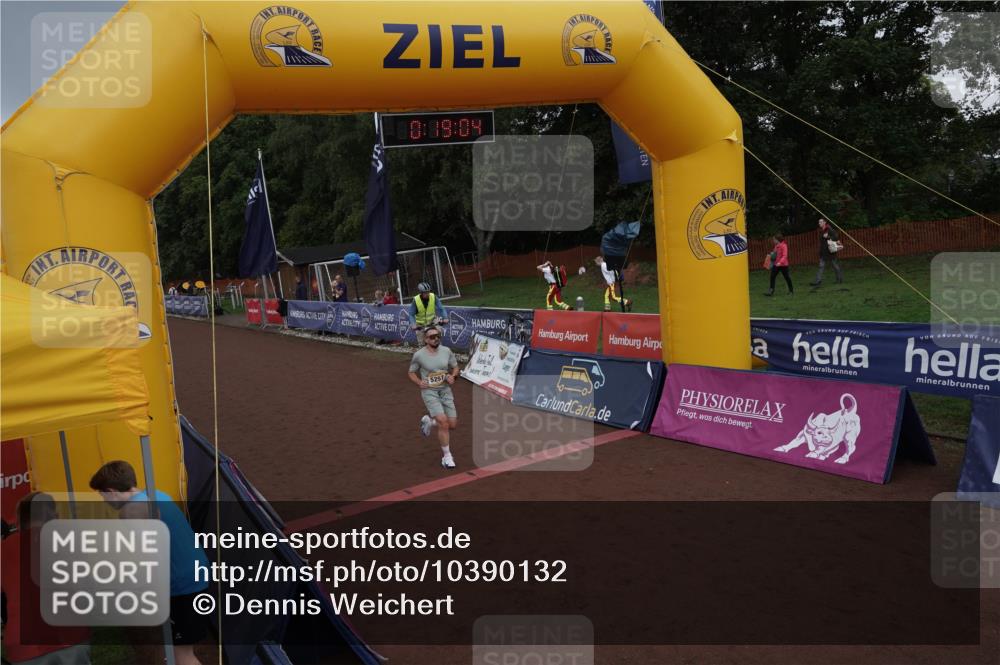 13.09.2026 - Airport Race Dennis Weichert http://msf.ph/oto/10390132 13.09.2026 10:19:37 Ziel 5257, 5451 meine-sportfotos.de