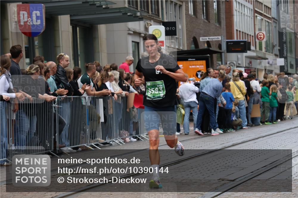 13.09.2026 - 21. swb-Marathon Bremen Strokosch-Dieckow http://msf.ph/oto/10390144 13.09.2026 13:02:01 Ziel 1667, 9583, 1614, 1667, 4696, 4739, 5601, 7950, 9137, 9233 meine-sportfotos.de