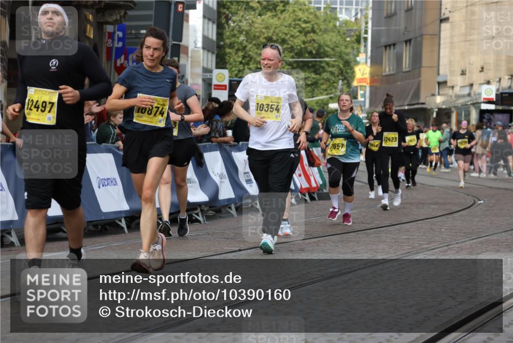 13.09.2026 - 21. swb-Marathon Bremen Strokosch-Dieckow http://msf.ph/oto/10390160 13.09.2026 11:12:43 Ziel 10213, 10406, 10414, 10909, 11052, 11633, 11716, 12327, 10483, 11606, 11671, 11832, 12050, 12423 meine-sportfotos.de