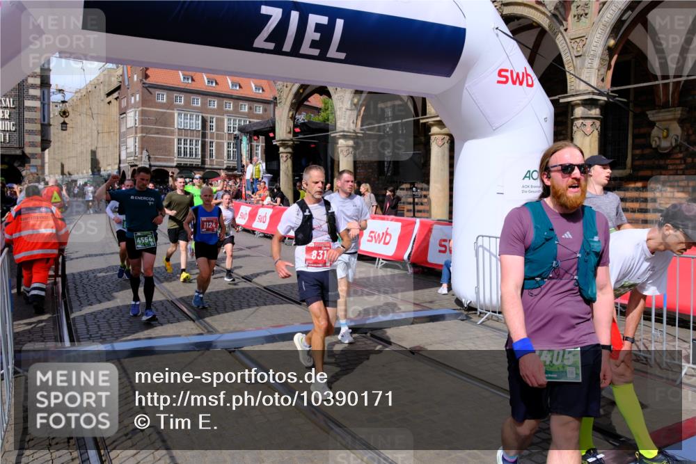 13.09.2026 - 21. swb-Marathon Bremen Tim E. http://msf.ph/oto/10390171 13.09.2026 13:34:07 Ziel 1656, 2405, 2727, 2872, 3201, 3389, 3522, 3761, 4490, 4554, 4658, 4874, 5063, 5156, 5513, 5563, 5587, 6151, 6508, 6623, 6808, 7126, 7354, 7431, 7633, 7652, 7832, 8025, 8512, 8641, 9068, 9128, 9342, 9344, 9390 meine-sportfotos.de