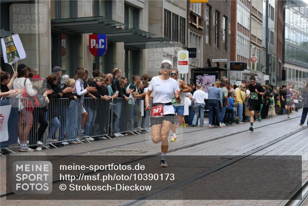 13.09.2026 - 21. swb-Marathon Bremen Strokosch-Dieckow http://msf.ph/oto/10390173 13.09.2026 13:02:16 Ziel 1795, 1850, 3609, 7841, 13237, 1667, 5601, 9233, 9583 meine-sportfotos.de