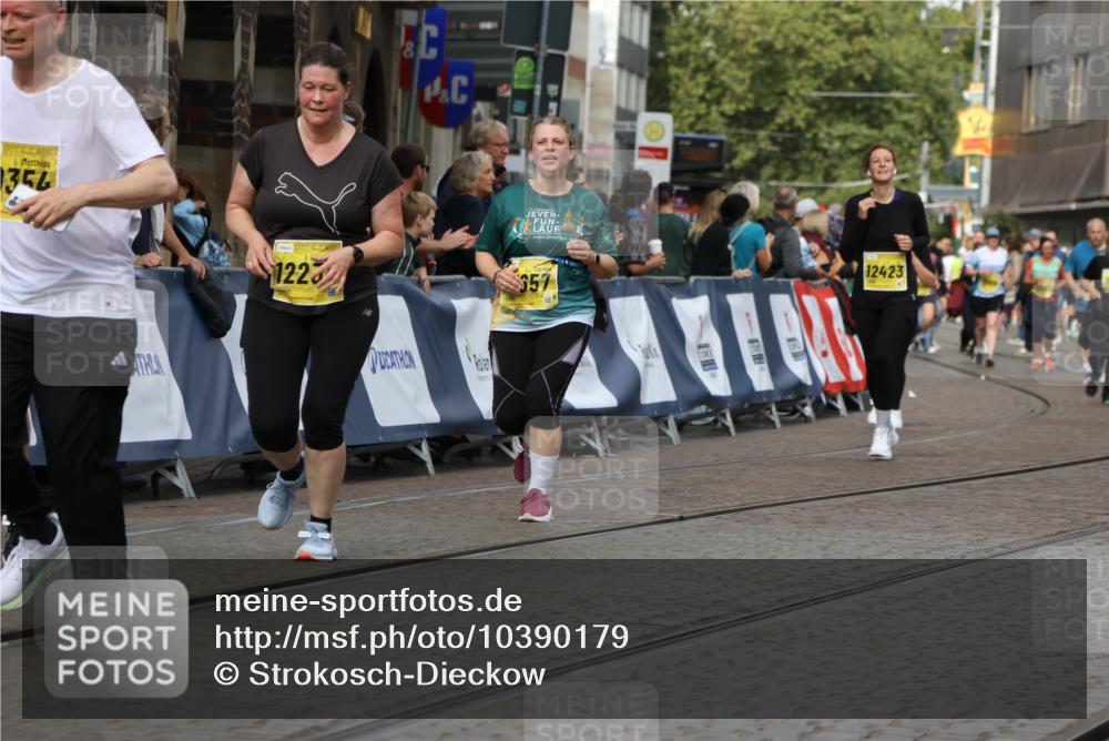 13.09.2026 - 21. swb-Marathon Bremen Strokosch-Dieckow http://msf.ph/oto/10390179 13.09.2026 11:12:46 Ziel 10213, 10406, 10414, 10874, 10875, 10909, 11052, 11090, 11633, 11716, 12327, 10483, 10893, 11606, 11627, 11671, 11832, 12050, 12060, 12423 meine-sportfotos.de