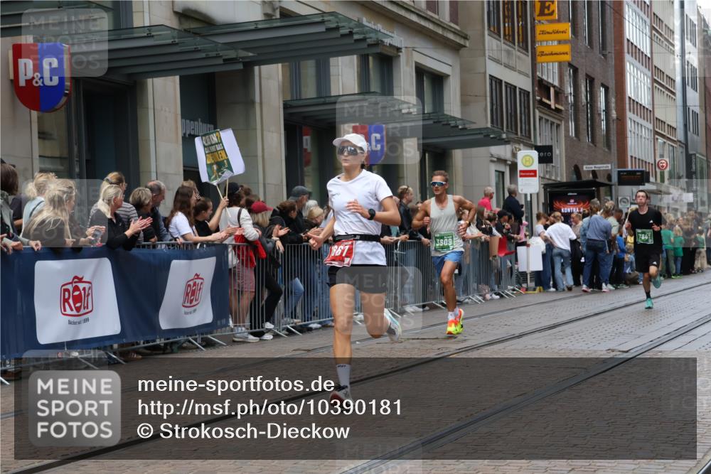 13.09.2026 - 21. swb-Marathon Bremen Strokosch-Dieckow http://msf.ph/oto/10390181 13.09.2026 13:02:17 Ziel 1795, 1850, 3609, 7841, 13237, 1667, 9233, 9583 meine-sportfotos.de