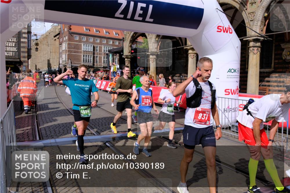 13.09.2026 - 21. swb-Marathon Bremen Tim E. http://msf.ph/oto/10390189 13.09.2026 13:34:09 Ziel 1656, 2405, 2727, 2872, 3389, 3522, 3761, 4490, 4554, 4613, 4658, 4874, 5063, 5156, 5513, 5563, 5587, 6151, 6508, 6509, 6623, 6808, 7047, 7126, 7354, 7431, 7832, 8025, 8512, 8641, 9068, 9128, 9342, 9344, 9390 meine-sportfotos.de