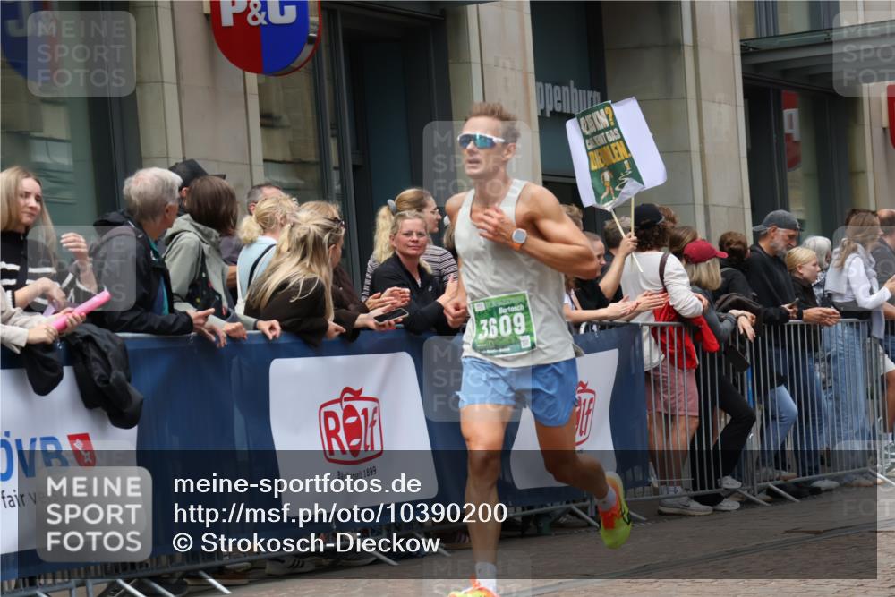 13.09.2026 - 21. swb-Marathon Bremen Strokosch-Dieckow http://msf.ph/oto/10390200 13.09.2026 13:02:19 Ziel 1795, 1850, 3609, 7841, 13237, 1667, 9583 meine-sportfotos.de