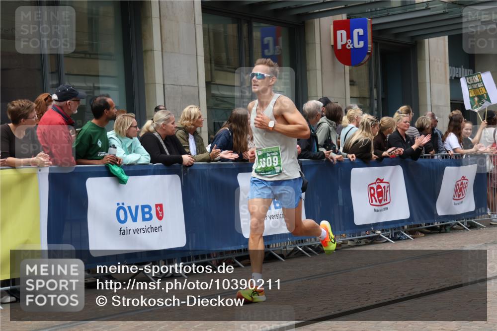 13.09.2026 - 21. swb-Marathon Bremen Strokosch-Dieckow http://msf.ph/oto/10390211 13.09.2026 13:02:20 Ziel 1795, 1850, 3609, 6918, 7841, 13237, 1667, 9583 meine-sportfotos.de