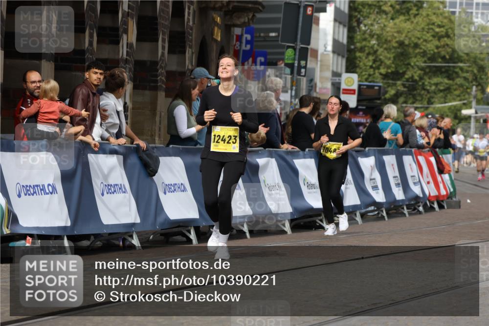 13.09.2026 - 21. swb-Marathon Bremen Strokosch-Dieckow http://msf.ph/oto/10390221 13.09.2026 11:12:51 Ziel 10213, 10354, 10406, 10743, 10874, 10875, 10909, 11090, 11716, 12234, 12327, 12497, 10804, 10893, 11357, 11606, 11627, 11671, 11832, 12050, 12060, 12393, 12418 meine-sportfotos.de