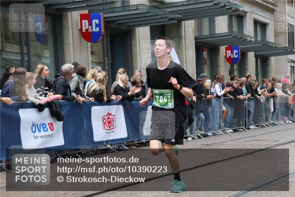 13.09.2026 - 21. swb-Marathon Bremen Strokosch-Dieckow http://msf.ph/oto/10390223 13.09.2026 13:02:21 Ziel 1795, 1850, 3609, 6918, 7841, 13237, 1667, 9583 meine-sportfotos.de