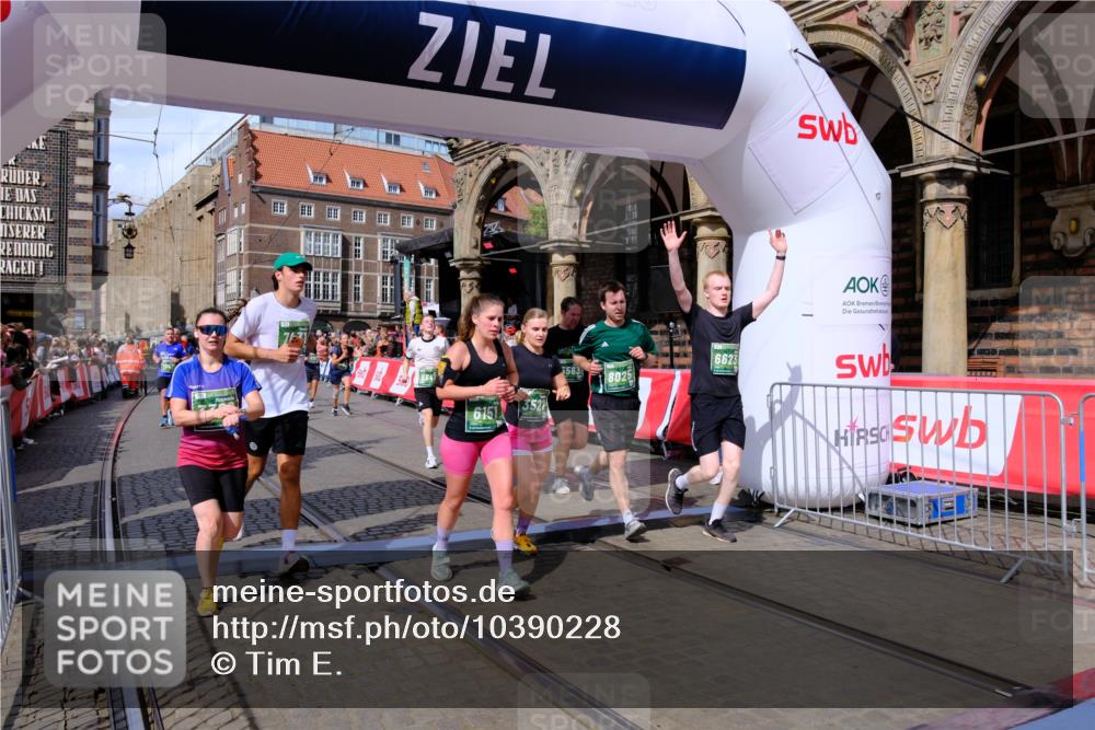 13.09.2026 - 21. swb-Marathon Bremen Tim E. http://msf.ph/oto/10390228 13.09.2026 13:34:19 Ziel 1364, 1656, 2355, 2727, 3162, 3389, 3522, 3632, 3790, 3984, 4613, 5341, 5513, 5563, 5587, 6090, 6151, 6350, 6509, 6623, 7047, 7113, 7303, 7354, 7431, 7897, 7988, 8025, 8512, 8641, 8910, 10058, 13118 meine-sportfotos.de