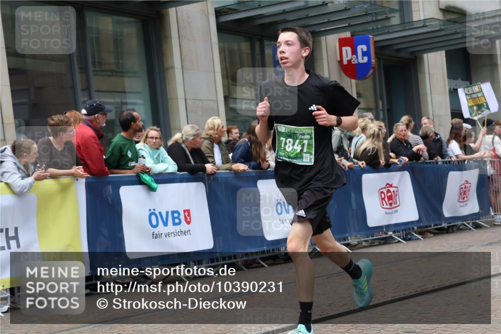 13.09.2026 - 21. swb-Marathon Bremen Strokosch-Dieckow http://msf.ph/oto/10390231 13.09.2026 13:02:22 Ziel 1795, 1850, 3609, 6918, 7841, 13237, 1667, 9583 meine-sportfotos.de