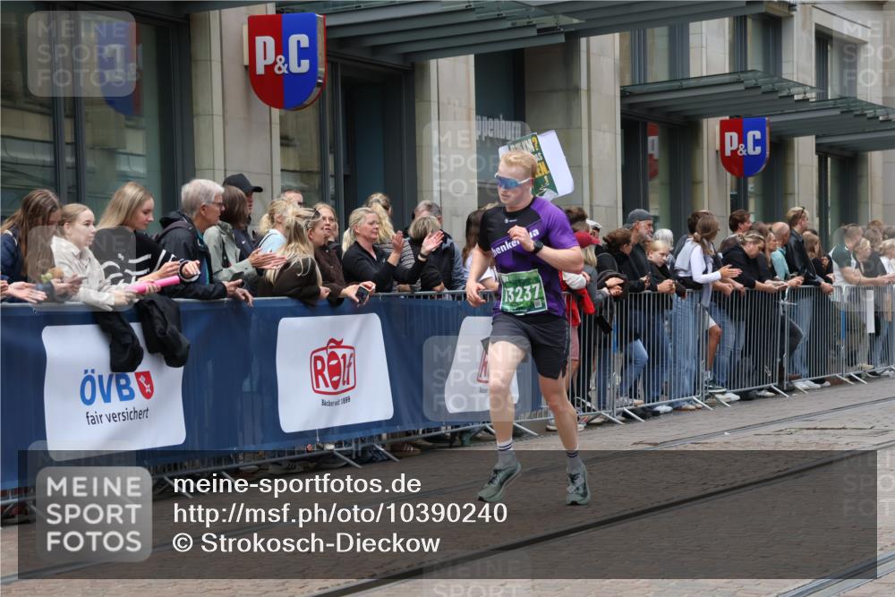 13.09.2026 - 21. swb-Marathon Bremen Strokosch-Dieckow http://msf.ph/oto/10390240 13.09.2026 13:02:26 Ziel 1381, 1795, 1850, 1862, 3609, 6918, 7265, 7841, 13237, 1667, 9583 meine-sportfotos.de