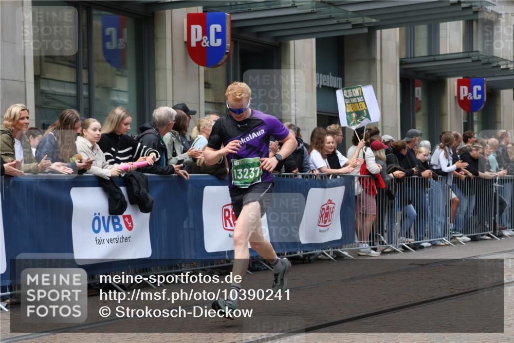 13.09.2026 - 21. swb-Marathon Bremen Strokosch-Dieckow http://msf.ph/oto/10390241 13.09.2026 13:02:27 Ziel 1381, 1795, 1850, 1862, 3609, 6918, 7265, 7841, 8319, 8325, 13237, 9583 meine-sportfotos.de