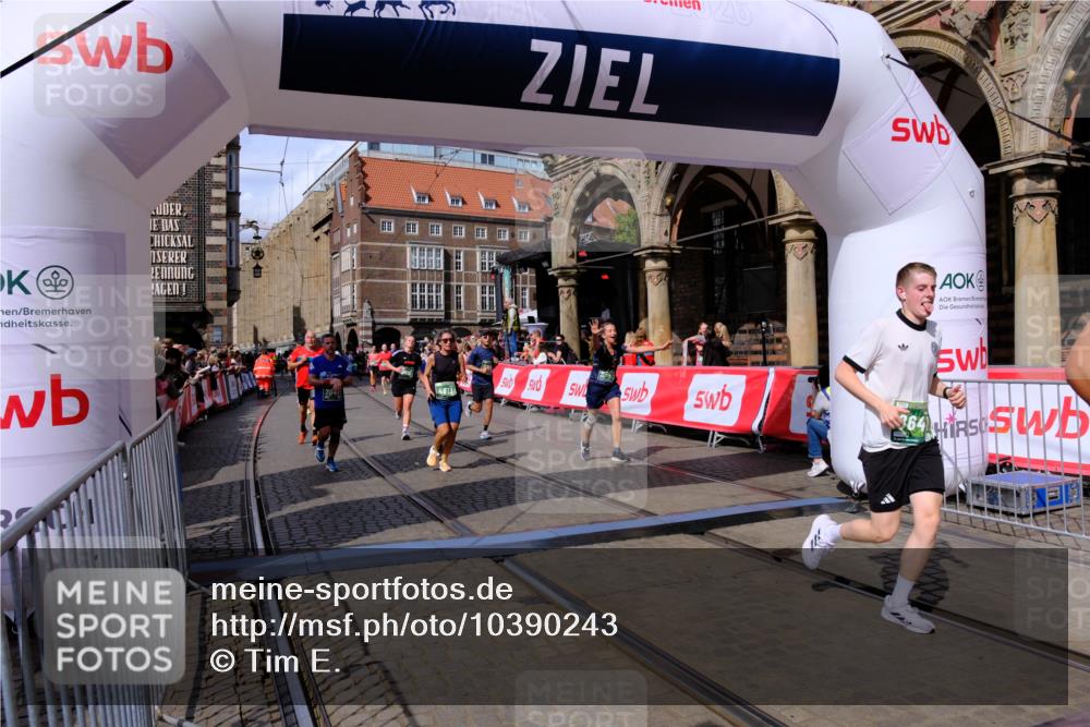 13.09.2026 - 21. swb-Marathon Bremen Tim E. http://msf.ph/oto/10390243 13.09.2026 13:34:21 Ziel 1364, 1656, 2355, 2464, 2727, 3162, 3389, 3522, 3632, 3790, 3984, 4613, 5265, 5341, 5489, 5563, 5587, 5768, 6090, 6151, 6350, 6405, 6509, 6623, 7047, 7113, 7303, 7354, 7431, 7897, 7988, 8025, 8512, 8641, 8910, 9905, 10058, 13118 meine-sportfotos.de