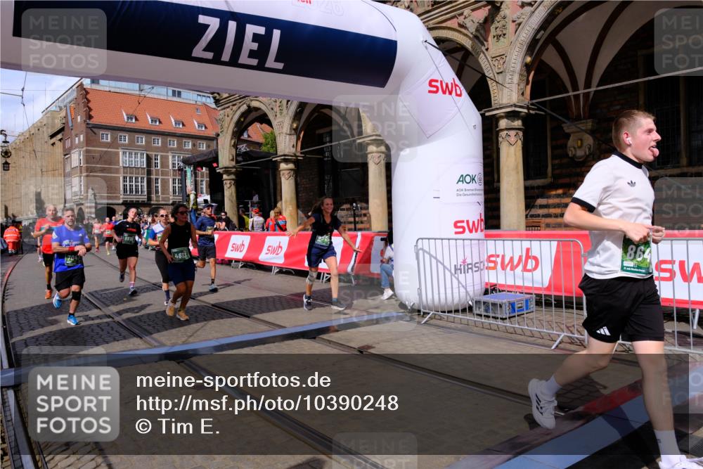 13.09.2026 - 21. swb-Marathon Bremen Tim E. http://msf.ph/oto/10390248 13.09.2026 13:34:21 Ziel 1364, 1656, 2355, 2464, 2727, 3162, 3389, 3522, 3632, 3790, 3984, 4613, 5265, 5341, 5489, 5563, 5587, 5768, 6090, 6151, 6350, 6405, 6509, 6623, 7047, 7113, 7303, 7354, 7431, 7897, 7988, 8025, 8512, 8641, 8910, 9905, 10058, 13118 meine-sportfotos.de