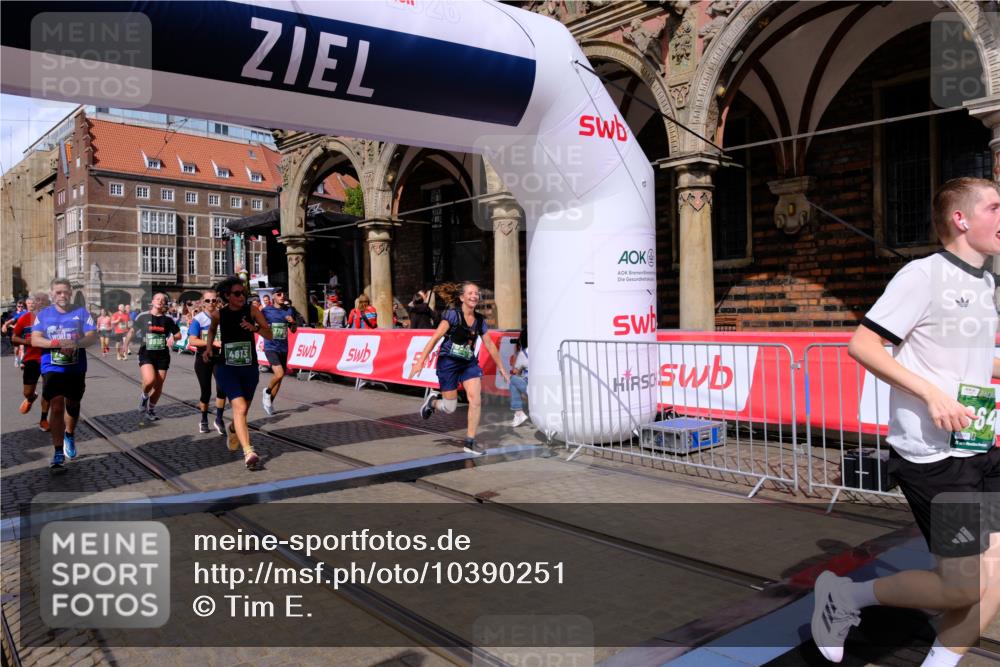 13.09.2026 - 21. swb-Marathon Bremen Tim E. http://msf.ph/oto/10390251 13.09.2026 13:34:21 Ziel 1364, 1656, 2355, 2464, 2727, 3162, 3389, 3522, 3632, 3790, 3984, 4613, 5265, 5341, 5489, 5563, 5587, 5768, 6090, 6151, 6350, 6405, 6509, 6623, 7047, 7113, 7303, 7354, 7431, 7897, 7988, 8025, 8512, 8641, 8910, 9905, 10058, 13118 meine-sportfotos.de