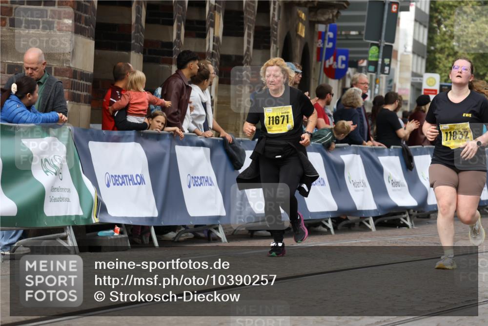 13.09.2026 - 21. swb-Marathon Bremen Strokosch-Dieckow http://msf.ph/oto/10390257 13.09.2026 11:12:59 Ziel 10354, 10743, 10874, 10875, 10909, 11090, 11657, 12234, 12423, 12497, 10804, 10893, 11048, 11357, 11627, 12060, 12393, 12418 meine-sportfotos.de