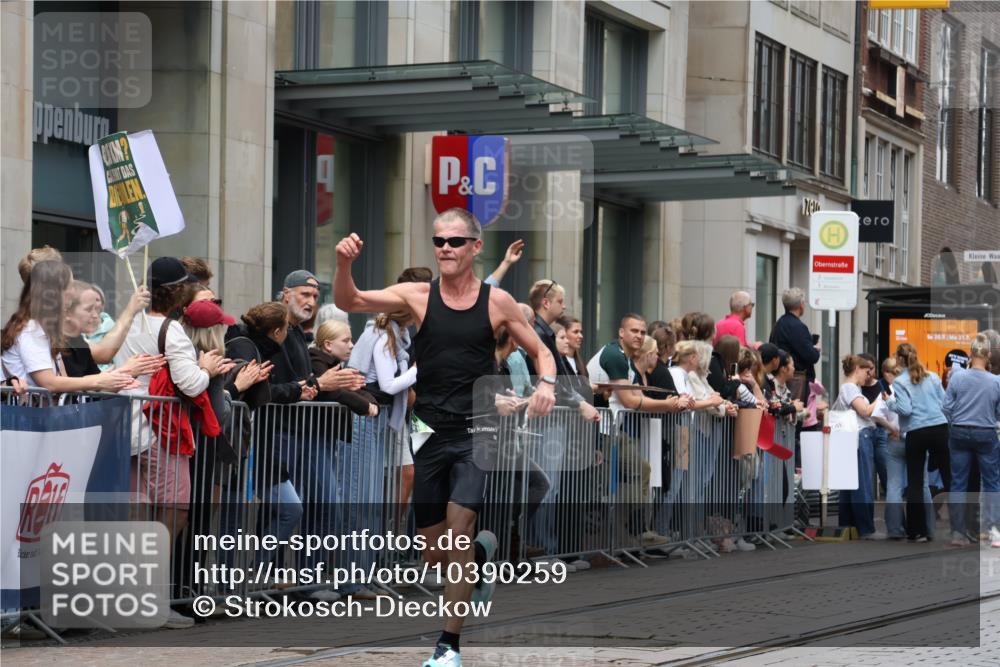 13.09.2026 - 21. swb-Marathon Bremen Strokosch-Dieckow http://msf.ph/oto/10390259 13.09.2026 13:02:34 Ziel 1381, 1795, 1850, 1862, 6918, 7265, 8319, 8325, 8331, 13237, 3609, 7841, 9583 meine-sportfotos.de