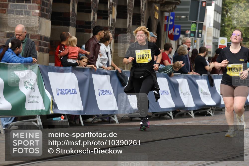13.09.2026 - 21. swb-Marathon Bremen Strokosch-Dieckow http://msf.ph/oto/10390261 13.09.2026 11:12:59 Ziel 10354, 10743, 10874, 10875, 10909, 11090, 11657, 12234, 12423, 12497, 10804, 10893, 11048, 11357, 11627, 12060, 12393, 12418 meine-sportfotos.de