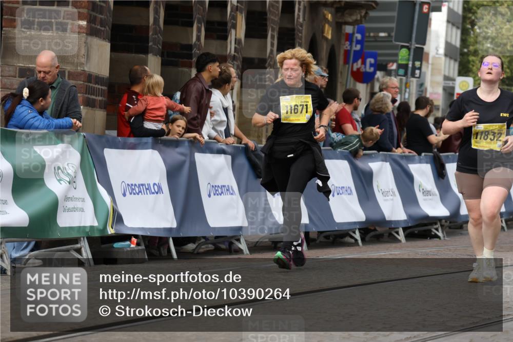13.09.2026 - 21. swb-Marathon Bremen Strokosch-Dieckow http://msf.ph/oto/10390264 13.09.2026 11:12:59 Ziel 10354, 10743, 10874, 10875, 10909, 11090, 11657, 12234, 12423, 12497, 10804, 10893, 11048, 11357, 11627, 12060, 12393, 12418 meine-sportfotos.de