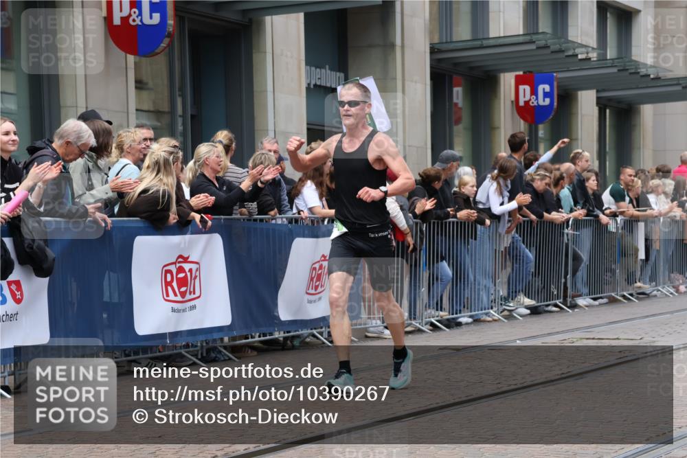 13.09.2026 - 21. swb-Marathon Bremen Strokosch-Dieckow http://msf.ph/oto/10390267 13.09.2026 13:02:35 Ziel 1381, 1795, 1850, 1862, 6918, 7265, 8319, 8325, 8331, 9200, 13237, 3609, 7841, 9583 meine-sportfotos.de