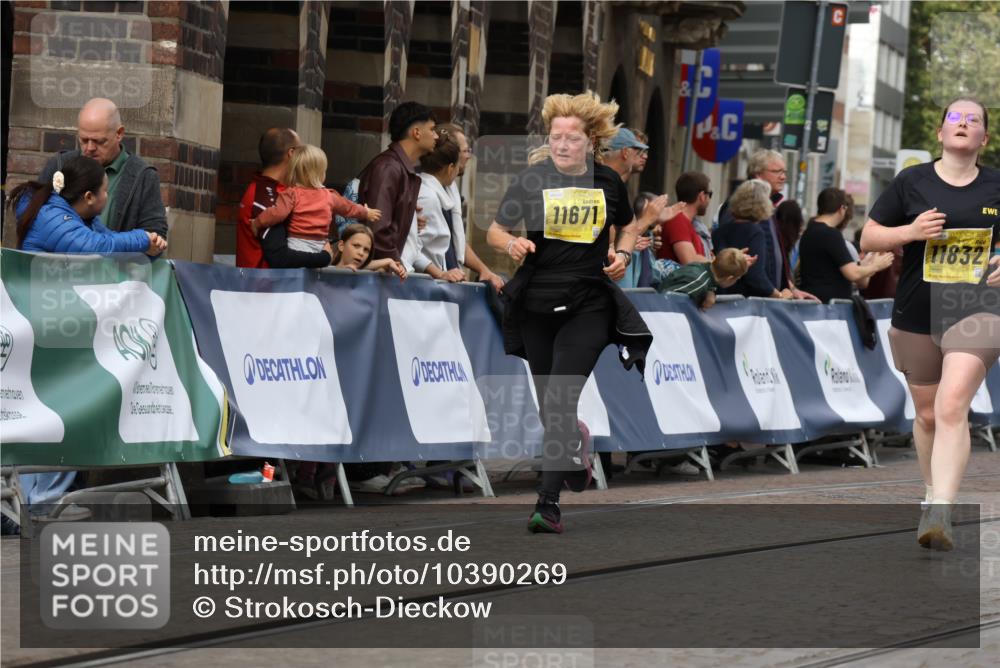 13.09.2026 - 21. swb-Marathon Bremen Strokosch-Dieckow http://msf.ph/oto/10390269 13.09.2026 11:12:59 Ziel 10354, 10743, 10874, 10875, 10909, 11090, 11657, 12234, 12423, 12497, 10804, 10893, 11048, 11357, 11627, 12060, 12393, 12418 meine-sportfotos.de