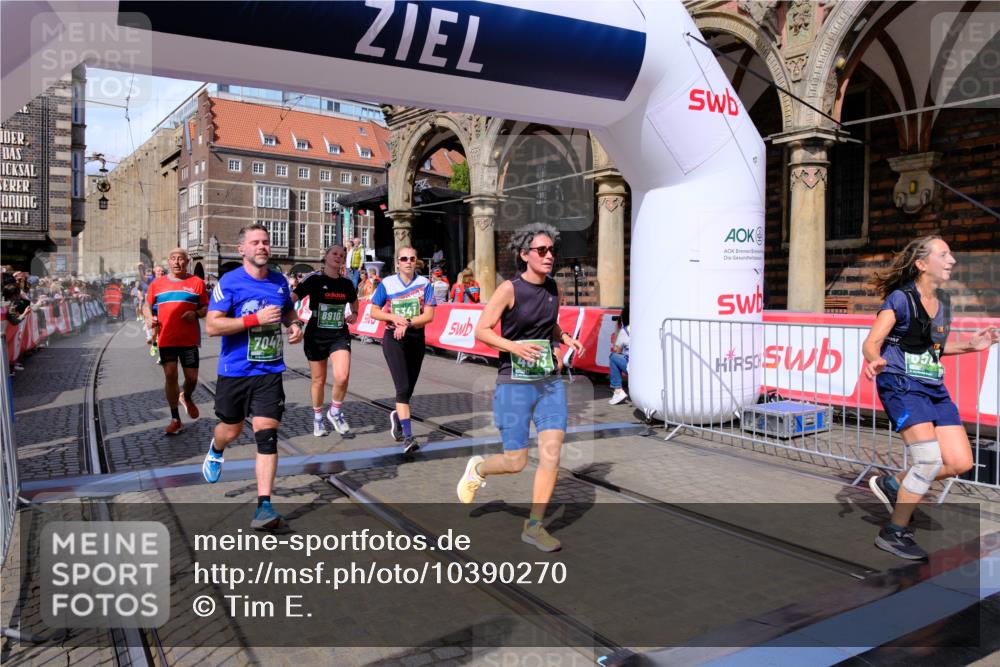 13.09.2026 - 21. swb-Marathon Bremen Tim E. http://msf.ph/oto/10390270 13.09.2026 13:34:23 Ziel 1364, 1656, 2355, 2464, 2727, 3162, 3389, 3522, 3632, 3790, 3984, 4613, 5265, 5341, 5489, 5563, 5768, 6090, 6151, 6350, 6405, 6509, 6623, 7047, 7113, 7303, 7431, 7897, 7988, 8025, 8641, 8870, 8910, 9905, 10058, 13118 meine-sportfotos.de