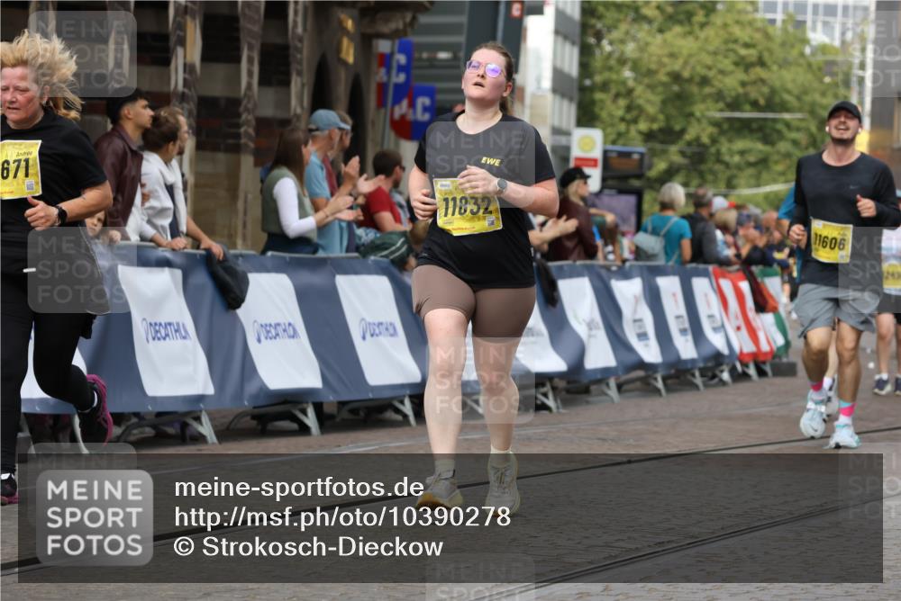 13.09.2026 - 21. swb-Marathon Bremen Strokosch-Dieckow http://msf.ph/oto/10390278 13.09.2026 11:13:00 Ziel 10354, 10743, 10874, 10875, 11090, 11657, 12234, 12423, 12497, 10804, 11048, 11357, 12393, 12418 meine-sportfotos.de