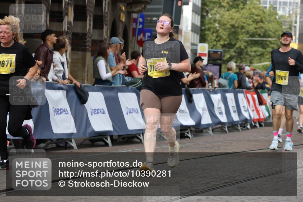 13.09.2026 - 21. swb-Marathon Bremen Strokosch-Dieckow http://msf.ph/oto/10390281 13.09.2026 11:13:01 Ziel 10354, 10483, 10743, 10874, 10875, 11090, 11657, 12234, 12423, 12497, 10804, 11048, 11357, 12393, 12418 meine-sportfotos.de