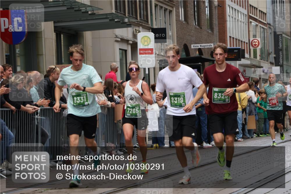 13.09.2026 - 21. swb-Marathon Bremen Strokosch-Dieckow http://msf.ph/oto/10390291 13.09.2026 13:02:41 Ziel 1381, 1862, 6918, 7265, 8319, 8325, 8331, 8756, 9200, 1795, 1850, 3609, 7841, 13237 meine-sportfotos.de